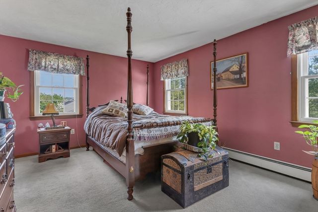 31 Fox Run Rd, Bellingham, MA 02019
