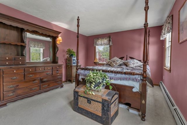 31 Fox Run Rd, Bellingham, MA 02019