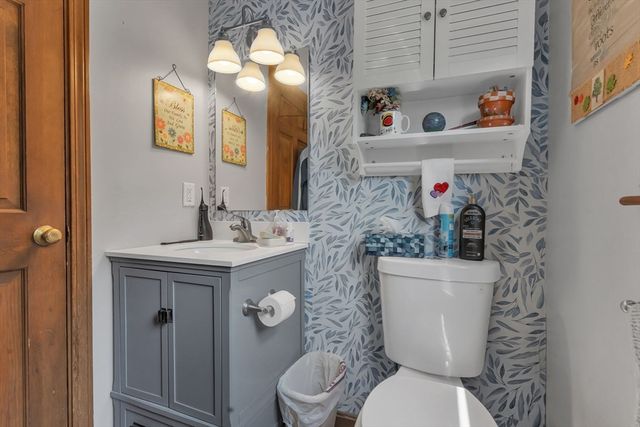 31 Fox Run Rd, Bellingham, MA 02019