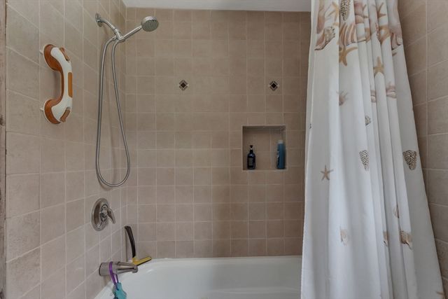 31 Fox Run Rd, Bellingham, MA 02019
