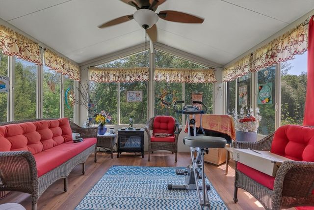 31 Fox Run Rd, Bellingham, MA 02019