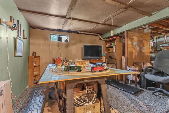31 Fox Run Rd, Bellingham, MA 02019