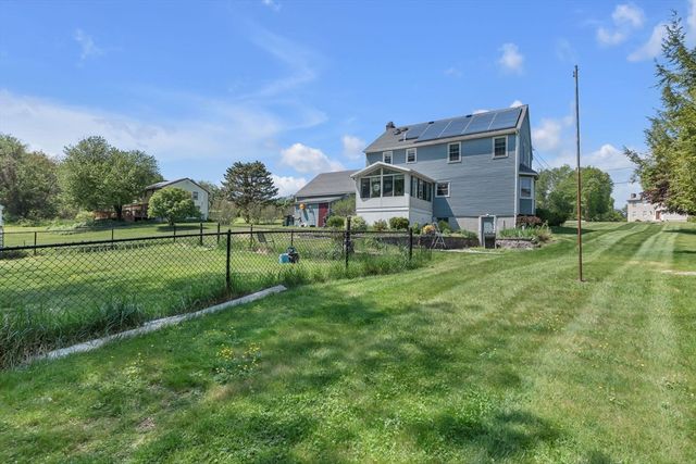 31 Fox Run Rd, Bellingham, MA 02019