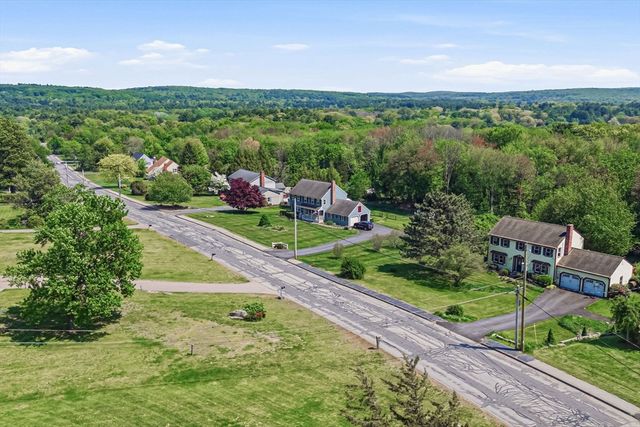 31 Fox Run Rd, Bellingham, MA 02019