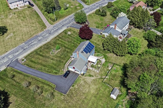 31 Fox Run Rd, Bellingham, MA 02019