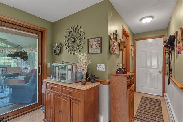 31 Fox Run Rd, Bellingham, MA 02019