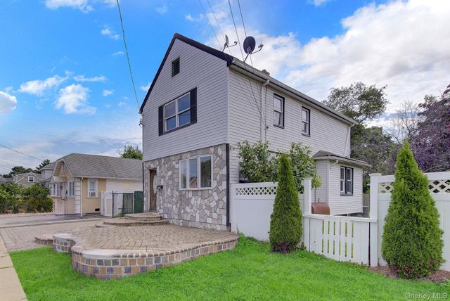 104 E Pennywood Avenue, Roosevelt, NY 11575