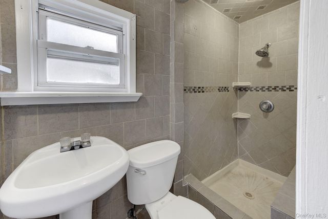 104 E Pennywood Avenue, Roosevelt, NY 11575