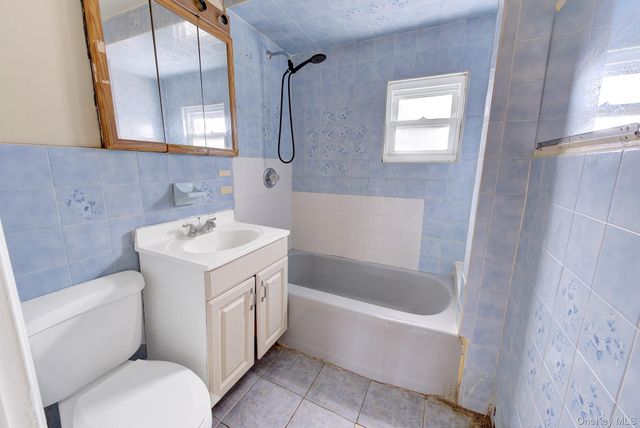 104 E Pennywood Avenue, Roosevelt, NY 11575