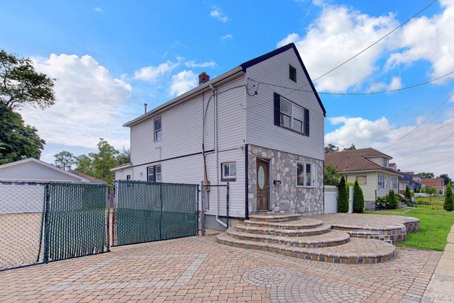104 E Pennywood Avenue, Roosevelt, NY 11575