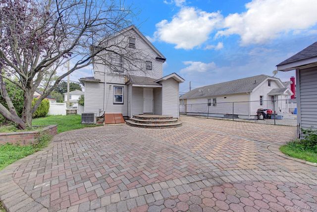104 E Pennywood Avenue, Roosevelt, NY 11575