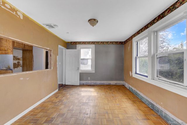 104 E Pennywood Avenue, Roosevelt, NY 11575
