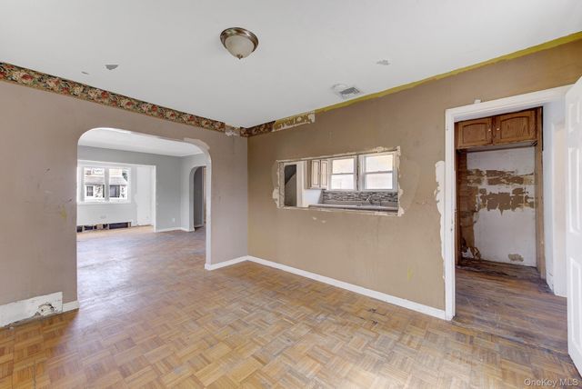 104 E Pennywood Avenue, Roosevelt, NY 11575