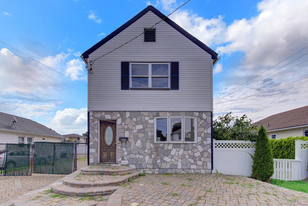 104 E Pennywood Avenue, Roosevelt, NY 11575 — exterior