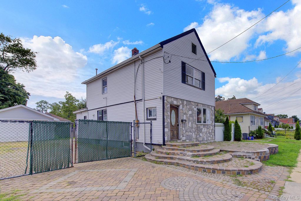 104 E Pennywood Avenue, Roosevelt, NY 11575 — photo 2