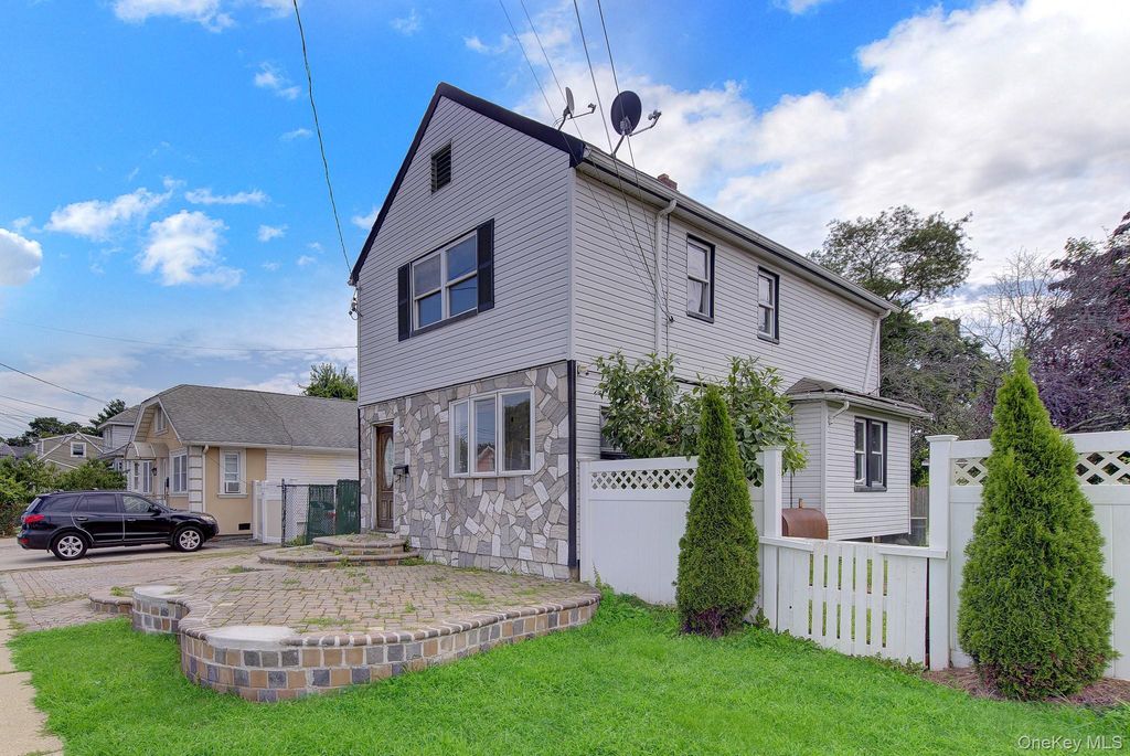 104 E Pennywood Avenue, Roosevelt, NY 11575 — photo 3