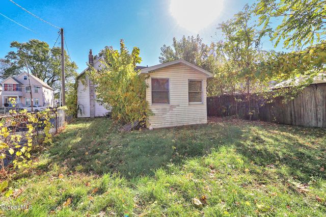 1337 8th Avenue, Schenectady, NY 12303