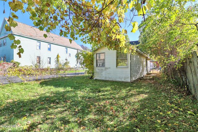 1337 8th Avenue, Schenectady, NY 12303