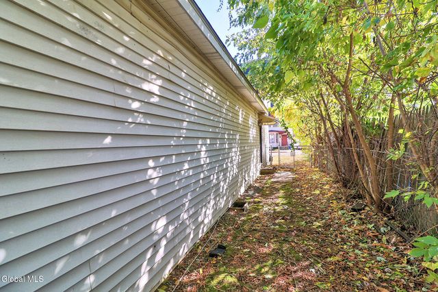 1337 8th Avenue, Schenectady, NY 12303