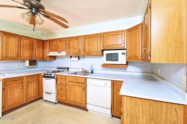 1337 8th Avenue, Schenectady, NY 12303