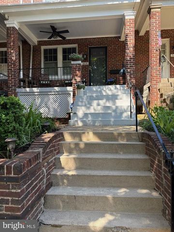 2230 39TH PL NW, Washington, DC 20007