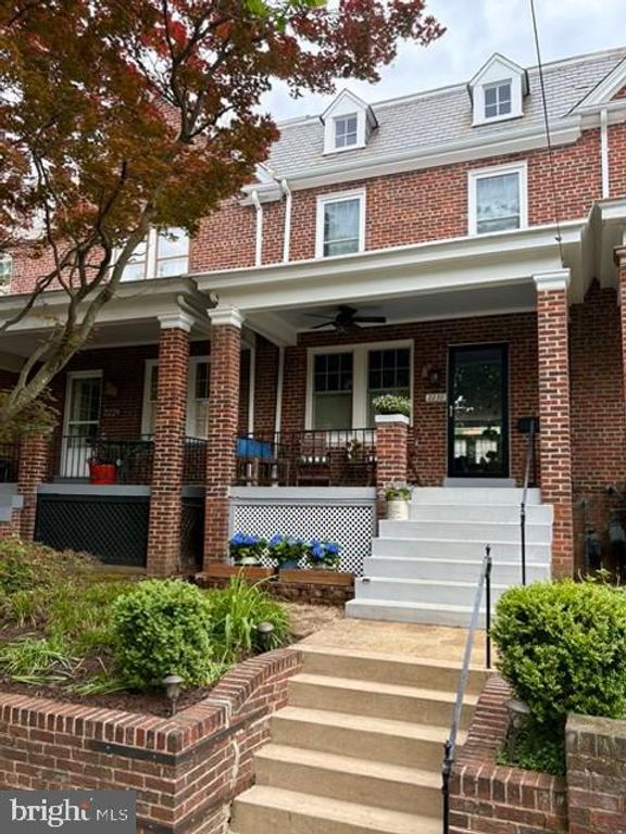 2230 39TH PL NW, Washington, DC 20007