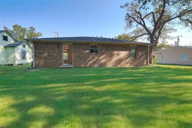 714 E 12th Street, Bonham, TX 75418