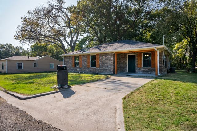 714 E 12th Street, Bonham, TX 75418