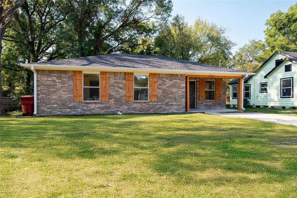 714 E 12th Street, Bonham, TX 75418