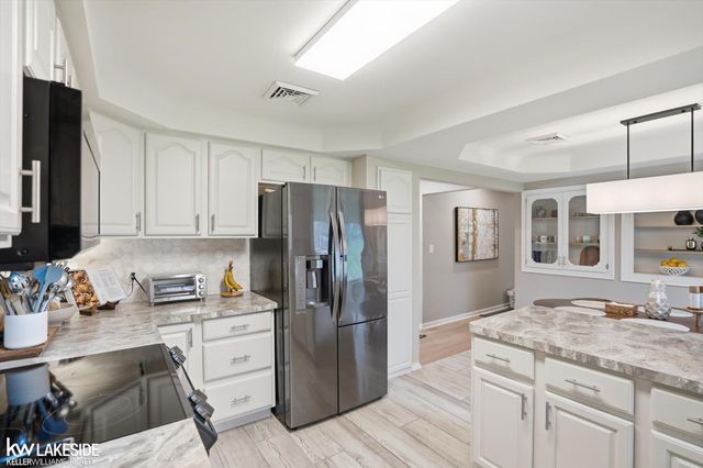 5669 Sandburn Avenue, Shelby Twp, MI 48316