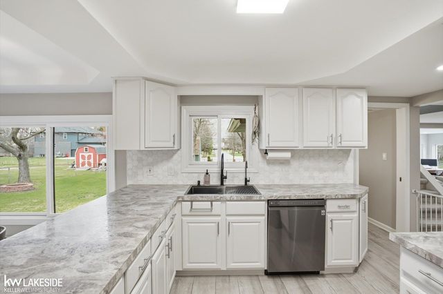 5669 Sandburn Avenue, Shelby Twp, MI 48316