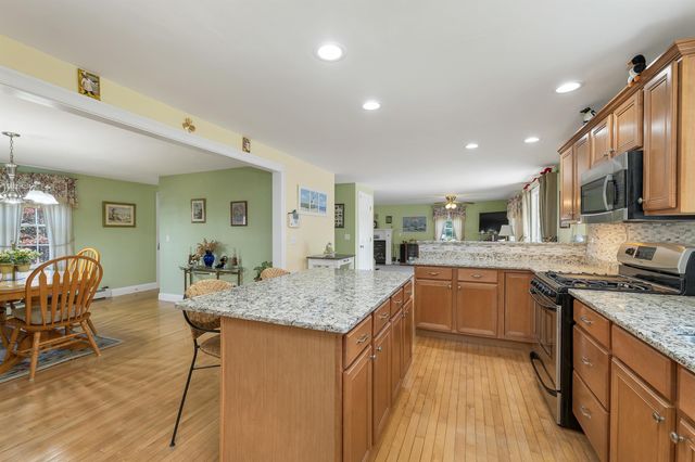 41 Viola Circle, Seabrook, NH 03847