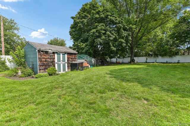 21 Manchester Lane, Stony Brook, NY 11790