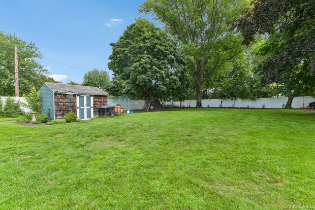 21 Manchester Lane, Stony Brook, NY 11790