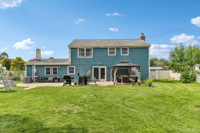 21 Manchester Lane, Stony Brook, NY 11790