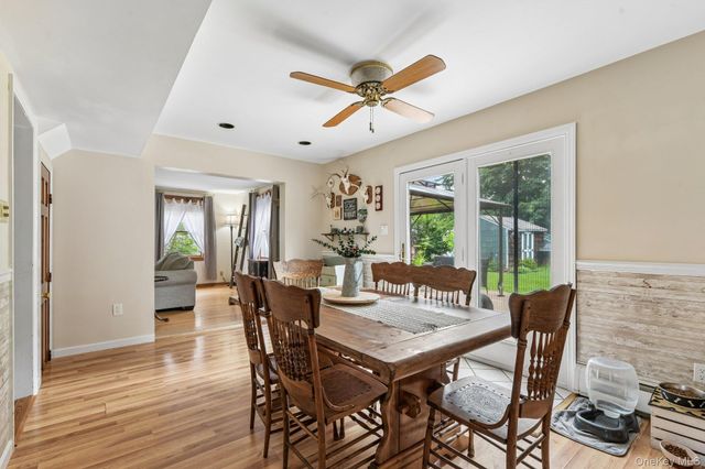 21 Manchester Lane, Stony Brook, NY 11790