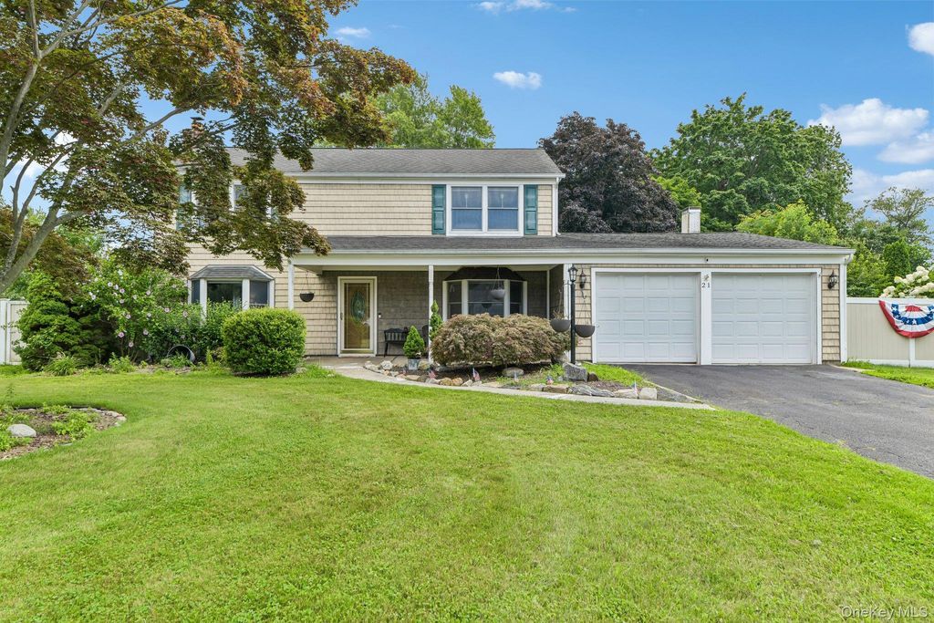 21 Manchester Lane, Stony Brook, NY 11790