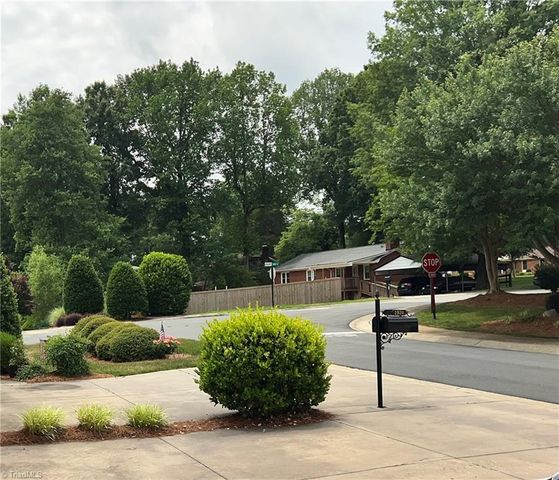 2926 Grove Park Drive, Burlington, NC 27215