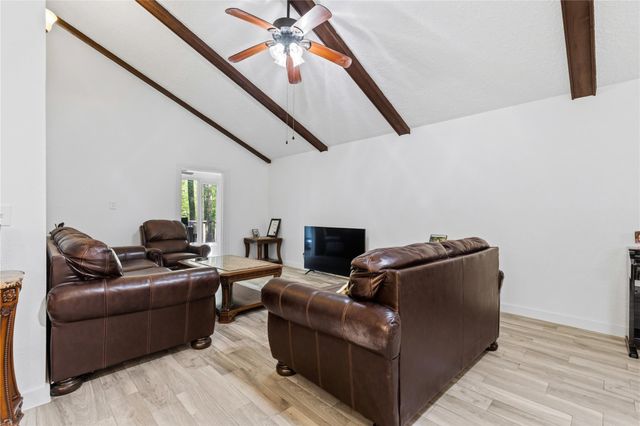 3740 Summer Lane, Huntsville, TX 77340