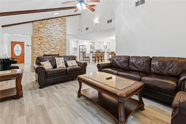 3740 Summer Lane, Huntsville, TX 77340