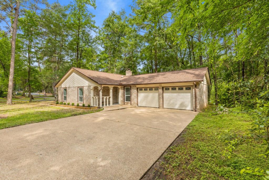 3740 Summer Lane, Huntsville, TX 77340