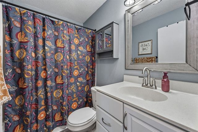 42 Park Village Ave SW, Cedar Rapids, IA 51404