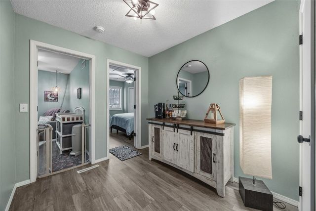 42 Park Village Ave SW, Cedar Rapids, IA 51404