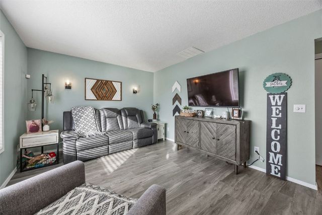 42 Park Village Ave SW, Cedar Rapids, IA 51404