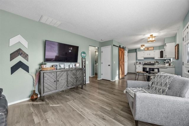 42 Park Village Ave SW, Cedar Rapids, IA 51404