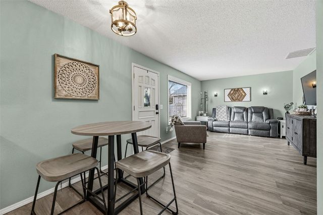 42 Park Village Ave SW, Cedar Rapids, IA 51404