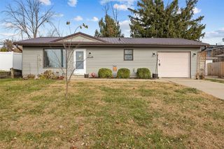 42 Park Village Ave SW, Cedar Rapids, IA 51404