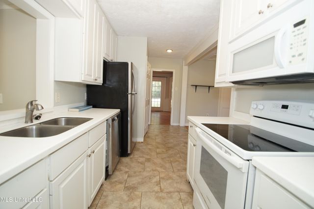 811 Oakwood Drive, Clinton, MS 39056