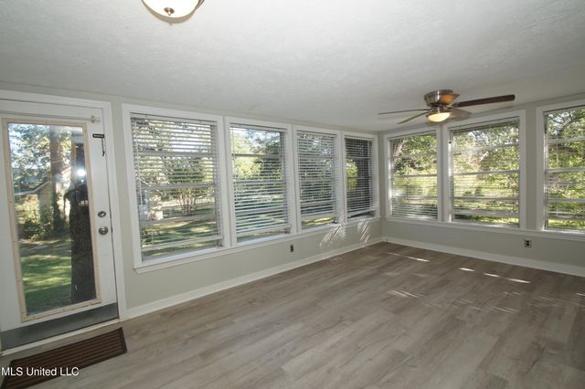 811 Oakwood Drive, Clinton, MS 39056