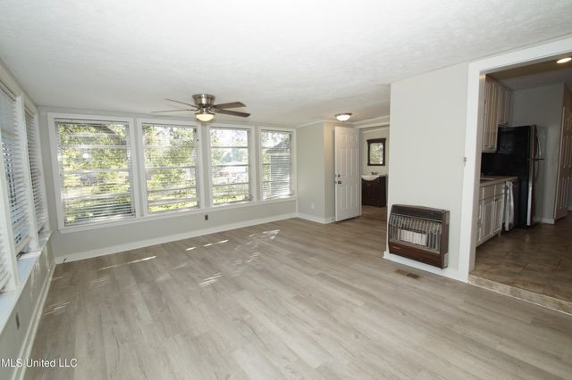 811 Oakwood Drive, Clinton, MS 39056